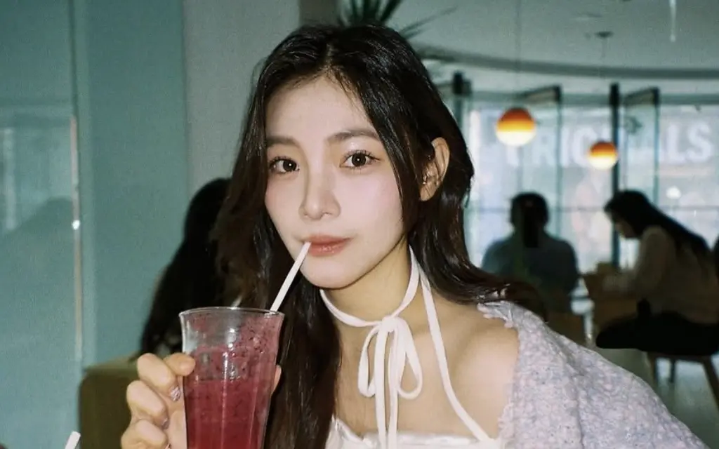 ▲李紫嫣的seventeen nana bnb的Joshua周邊毛帽掉在捷運上，緊張發文求救，還為此註冊Threads帳號。（圖／翻攝自IG@purpleyenn）