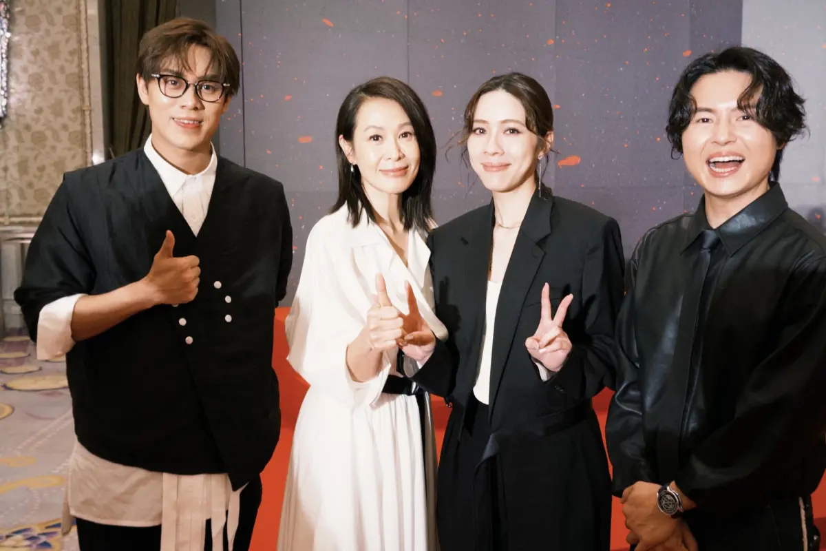 ▲樂團告五人今年在金馬獎首度以「入圍者」加上「表演嘉賓」身分雙出擊，日前在金馬午宴驚喜遇見同門師姐劉若英（左2），開心互相打氣。同時也許願希望有天能幫李安許願。（圖／相信音樂提供）