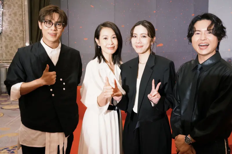 ▲樂團告五人今年在金馬獎首度以「入圍者」加上「表演嘉賓」身分雙出擊，日前在金馬午宴驚喜遇見同門師姐劉若英（左2），開心互相打氣。同時也許願希望有天能幫李安許願。（圖／相信音樂提供）