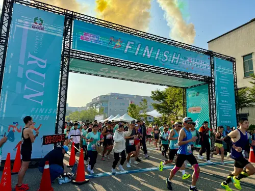 ▲2025第三屆「紅崴觀光工廠半程馬拉松健康嘉年華」吸引逾千名跑者參賽。（圖／南市府提供）