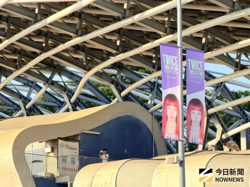 直擊／TWICE下午搶先唱3首！神曲旋律一下　場外萬人音漏聽到落淚