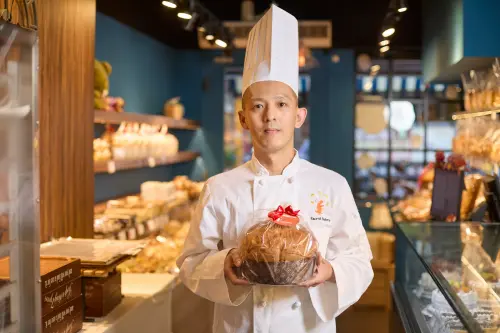 ▲法歐米麵包工房的主廚林坤緯利用10年光陰，不斷研發義大利水果麵包。（圖／19號發酵奶油提供www.19butter.com）