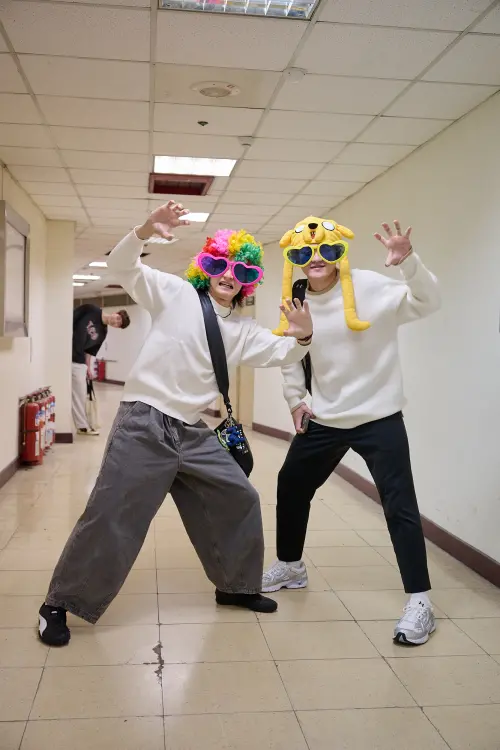 ▲桃園永豐雲豹今日舉辦「變裝派對主題日」，球員與球迷紛紛戴上各種頭套、假髮共襄盛舉。（圖／桃園雲豹提供）