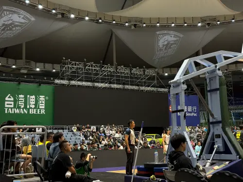 TPBL／雲豹首度交手國王！桃園巨蛋黑屏、斷電6分鐘　球迷更嗨了
