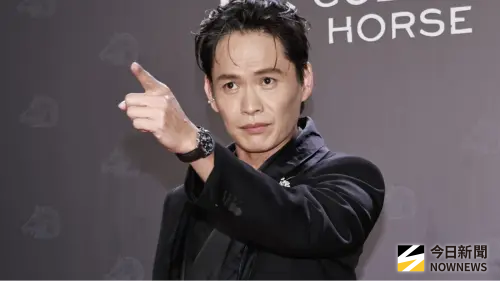 金馬獎／黃鐙輝紅毯1舉動被讚爆：南港我地盤！隕石碎片當幸運物
