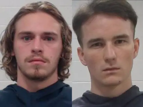 ▲美國檢方指控，21歲的魏森伯格（Gavin Rivers Weisenburg，左）和20歲的托馬斯（Tanner Christopher Thomas，右），計劃招募街友當僱傭兵，入侵海地的一座小島，殺光男人並把婦女、兒童當成性奴。（圖／美聯社／達志影像）