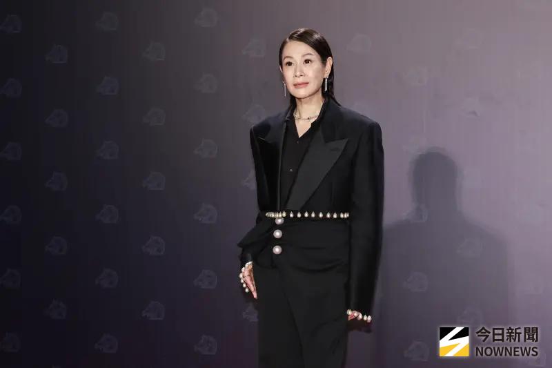 金馬獎／劉若英帥氣褲裝走紅毯！自爆躺著演孕婦很累：不信你來躺