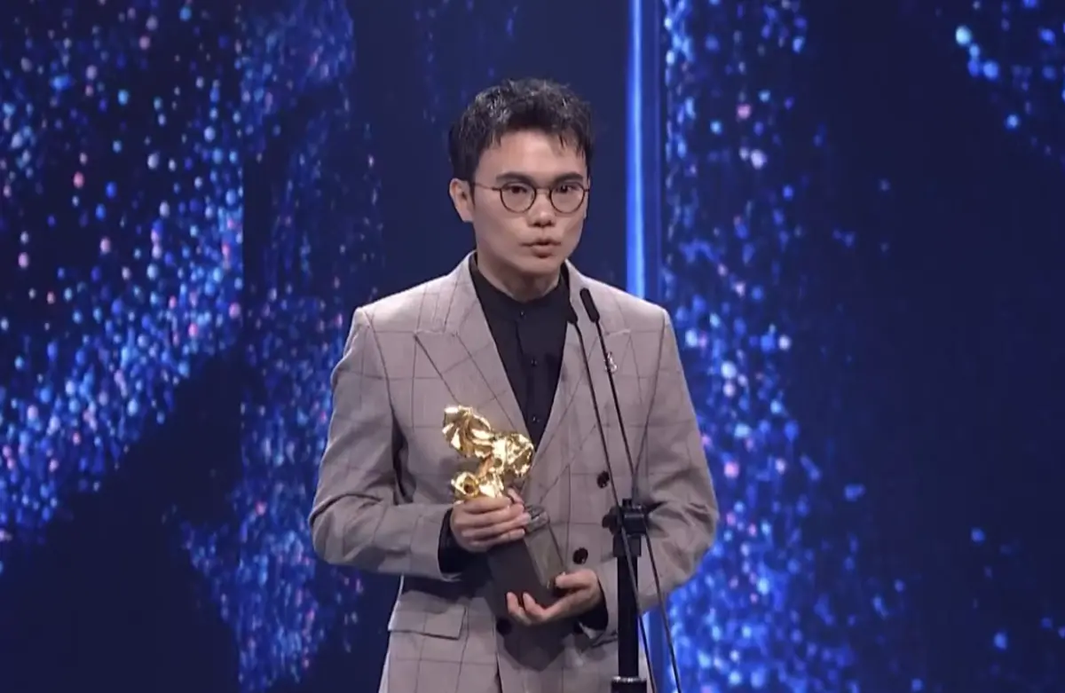 金馬獎／潘客印跛腳上台領「最佳改編劇本」！激動喊：熬過了痛苦