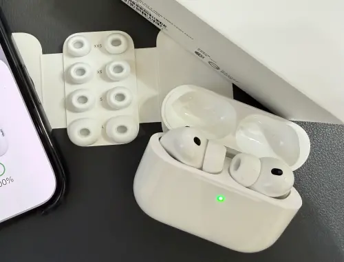 ▲AirPods Pro 3。（圖／記者周淑萍攝）