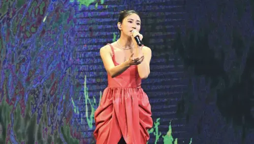 金馬獎／9m88典禮嘉賓造型太獵奇！登台獻聲　神還原紅色玉蜀黍
