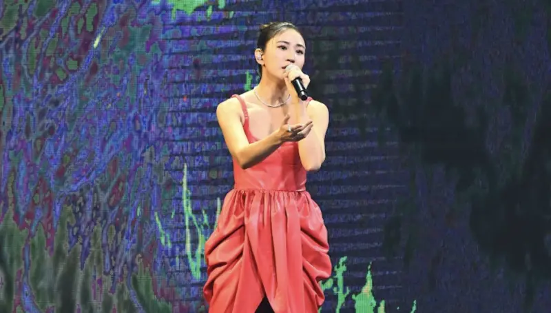 金馬獎／9m88典禮嘉賓造型太獵奇！登台獻聲　神還原紅色玉蜀黍