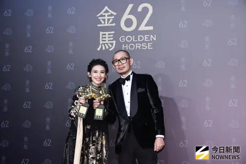 ▲戴佩妮（左）今晚抱回第62屆金馬獎最佳原創歌曲獎，《地母》導演張吉安對她的實力很讚賞。（圖／NOWNEWS攝影中心）