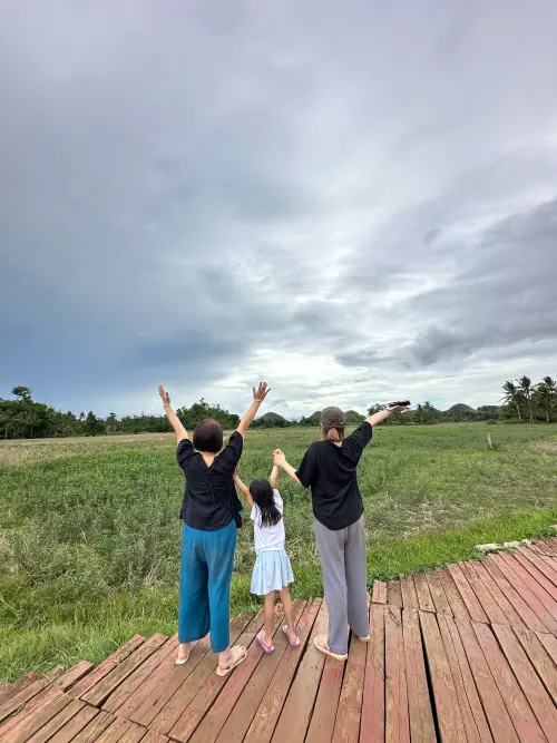 ▲鄭佩琦和女兒、小妹在霧宿休假的一個月，是她工作25年來，除了產假外的第一個長假。（圖／鄭佩琦提供）