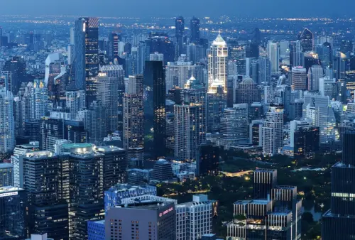 ▲泰國政府正力推新一波刺激方案與投資加速計畫，盼在全球需求走弱與泰銖升值壓力下，於年底前帶動經濟回溫。（圖／路透社／達志影像）