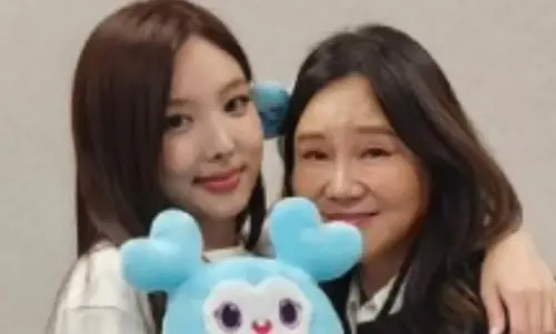 TWICE娜璉媽媽也來台灣！曝後台合照嗨喊：讓我們一起為女兒加油
