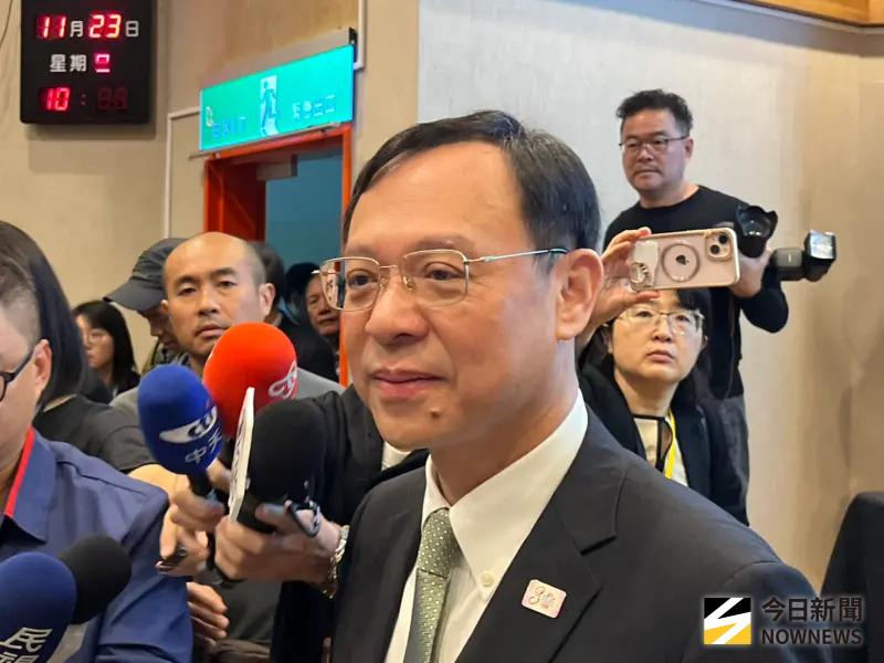 ▲美國爆出人類染H5N5禽流感，衛福部長石崇良表示，民眾出外留意避免接觸禽鳥。（圖／記者張乃文攝）