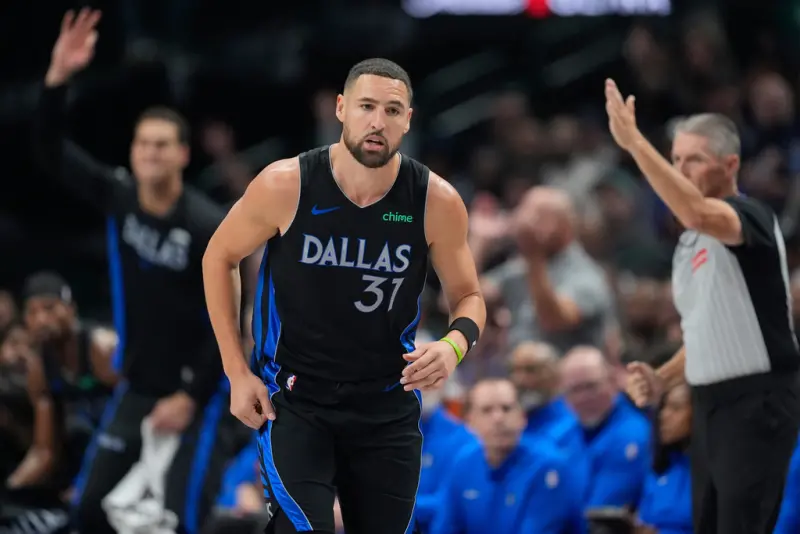 ▲湯普森（Klay Thompson）此役手感復甦，全場攻下22分，多次在外線與中距離穩定輸出，甚至在第三節因一次肢體對抗與灰熊球員爆發口角，引發全場情緒升溫，但最終仍無法阻止球隊吞下敗仗。（圖／美聯社／達志影像）