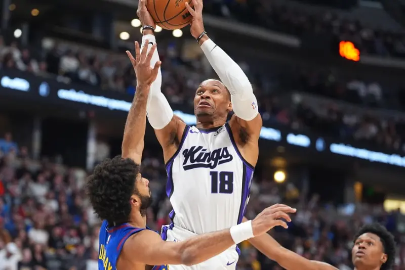 ▲國王隊後衛「威少」衛斯特布魯克（Russell Westbrook）在第四節大爆發，面對前東家金塊隊單節狂砍15分，率領球隊克服雙位數落後，驚險逆轉勝並終止近期的8連敗低潮。（圖／美聯社／達志影像）