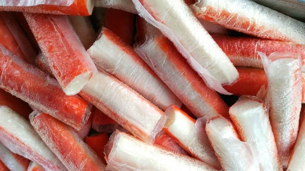 火鍋料「蟹肉棒」塑膠膜不用拆？食藥署揭正解、一堆人從小煮錯