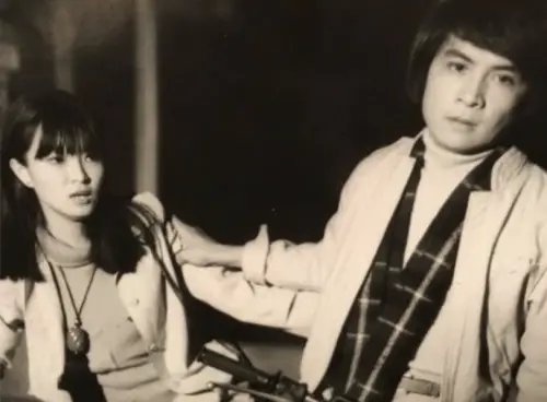 ▲銀霞（左）發文懷念和李小飛（右）合作拍戲的時光，李小飛已在6月因肝癌逝世。（圖／摘自銀霞YinShia臉書）