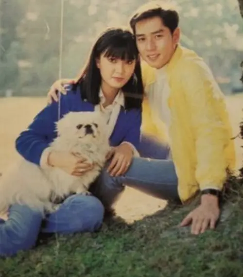 ▲銀霞（左）年輕時和譚詠麟（右）也搭檔演過戲。（圖／摘自銀霞YinShia臉書）