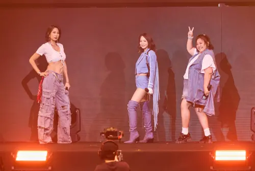 ▲孫淑媚、丁寧、鍾欣凌組成「台版獵魔女團」，帶來韓文歌〈Golden〉演出。（圖／華貴娛樂提供）