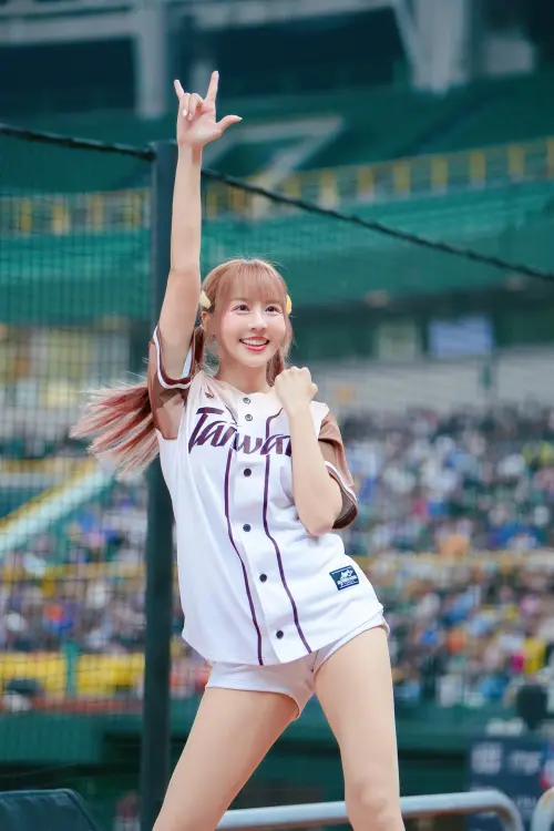 ▲樂天女孩崔荷潾週末出席冬盟應援。（圖／樂天桃猿提供）