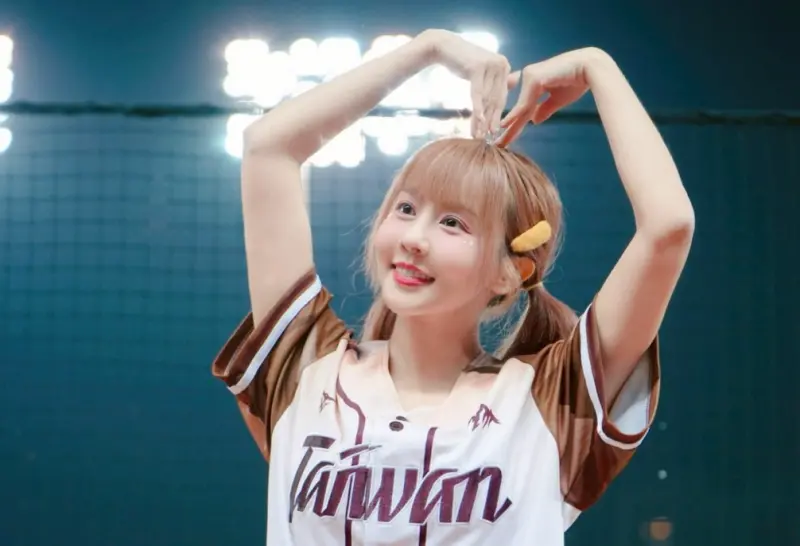 ▲女團TWICE在高雄開唱，樂天女孩崔荷潾（如圖）透露自己很想去現場，不過卻沒有搶到票，因此改許願想看同在高雄開唱的孫淑媚。（圖／樂天桃猿提供）