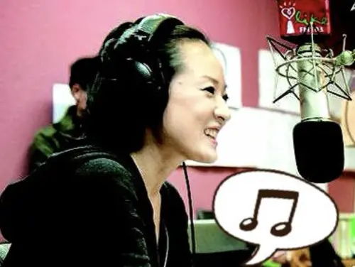 一片歌手黎明柔！爺爺是總司令　昔戀嚴凱泰、唱紅神曲〈我賴你〉
