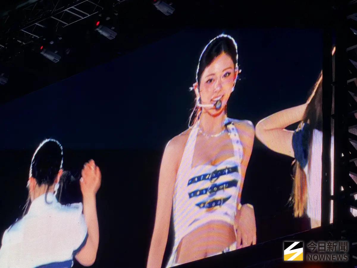 直擊／子瑜高雄主場大變裝！第2天全新造型現身TWICE演唱會美翻天