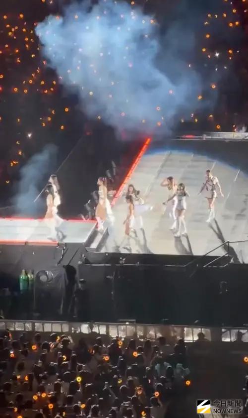 ▲Sana立即去拿毛巾給成員擦腳。（圖／讀者提供）