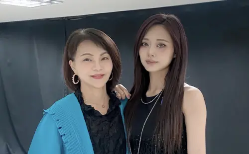 ▲子瑜（右）媽媽（左）為了TWICE成員準備了許多美食。（圖／@topbeauty_lydia IG）