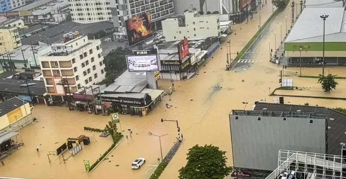 泰南合艾豪雨成災 遊客受困、飯店無水斷電急求物資