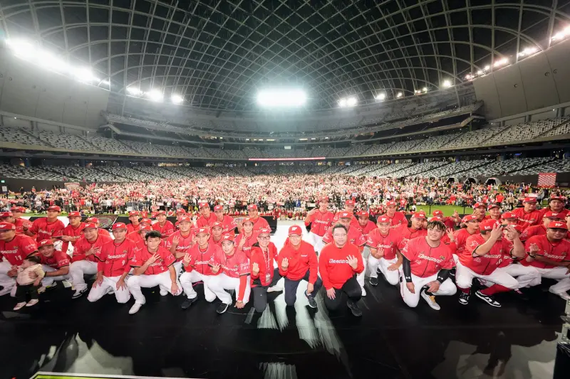 ▲味全龍本季主場進場球迷達697,087人，平均每場11,618人，雙雙創下隊史新高紀錄。為了感謝球迷一整年的熱情支持，今年粉絲感謝祭首度移師至臺北大巨蛋舉辦，成為中職第一隊在臺北大巨蛋辦球迷感謝祭的殊榮。（圖／味全龍提供）