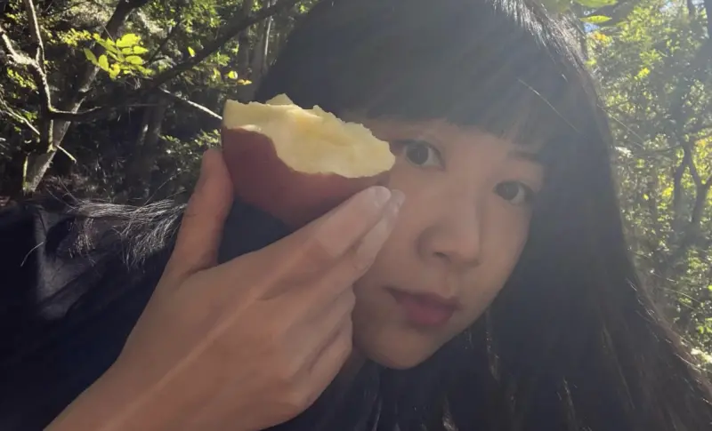 ▲網紅NanaQ（如圖）近期分享自身「不拜金女清單」，跟風日前Dcard的「365元鹹酥雞」話題，豈料不買保險這點卻被網友噴爆，直呼實在太荒謬。（圖／NanaQ Threads @nanaq1111）