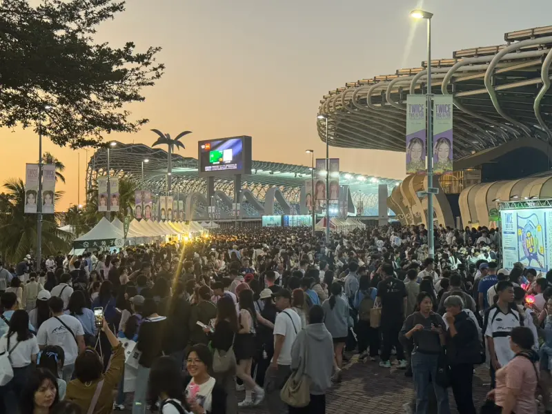 ▲高雄上周末迎來多場巨星級演唱會，高捷單日運量破35萬人次創今年新高。（圖／高市府交通局提供）