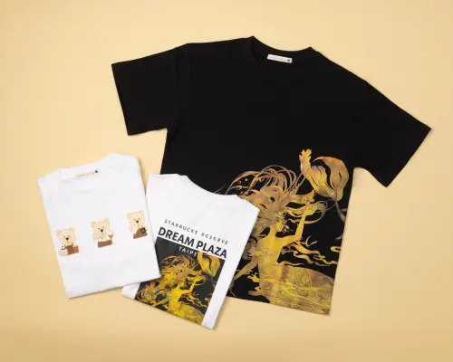 ▲星巴克典藏Dream Plaza台北限定「全新服飾系列」1480元起。（圖／星巴克starbucks.com.tw）
