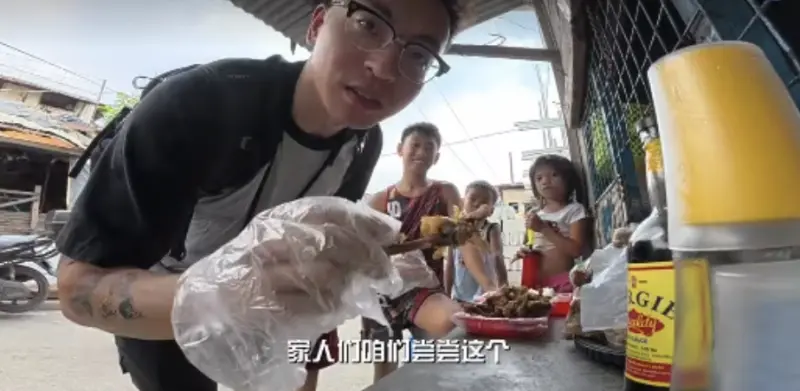 ▲菲律賓貧民窟「Pagpag」再製炸雞引起外國網紅爭相是吃，引發討論。圖為中國網紅。（圖／翻攝自小紅書）