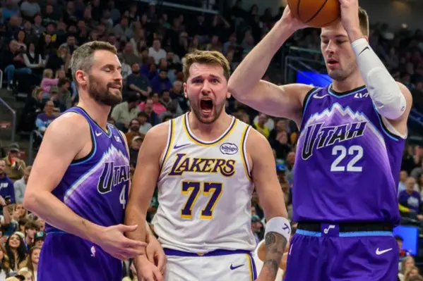 ▲湖人驚險擊退爵士，唐西奇（Luka Dončić）關鍵時刻再度挺身而出，全場攻下33分、11籃板、8助攻的準大三元，成為球隊止住對手反撲的最大功臣。（圖／美聯社／達志影像）