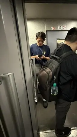 黃國昌站著搭高鐵！律師酸「別裝」揭真相：省小錢花預算大錢