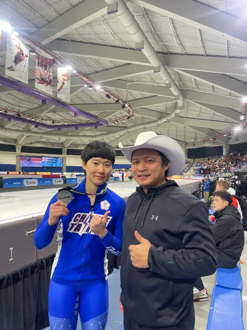 ▲陳映竹(左)及教練宋青陽(右)賽後都坦言沒有預想到拿奪下銀牌，十分驚喜感動。（圖/教練宋青陽提供）