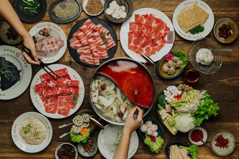 獨／周子瑜昨宵夜吃這家火鍋！3成員+陶晶瑩到場　老闆曝完整菜色