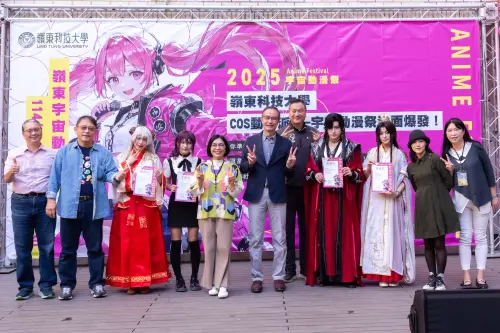 ▲宇宙動漫祭活動由四位資深 Cosplay 專家擔任評審，專業講評帶給學生滿滿收穫。（圖／嶺東科大提供）