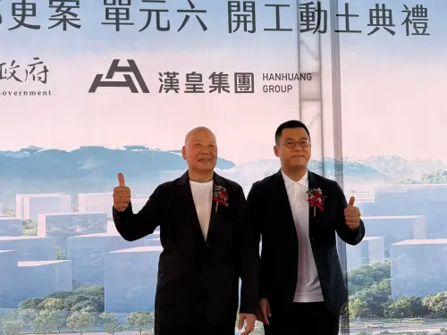 ▲漢皇集團董事長孫正乾（左）與副董事長孫鼎翔（右）。（圖／記者張家瑋攝2025.11.24）