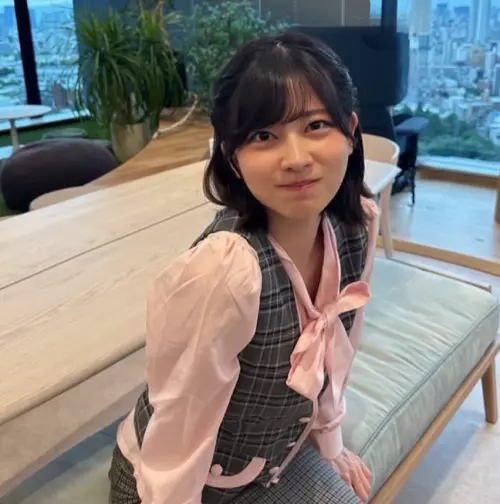 ▲日本OL形象已經成為荒木佐保里的招牌。（圖／IG@kawausosuki0513）