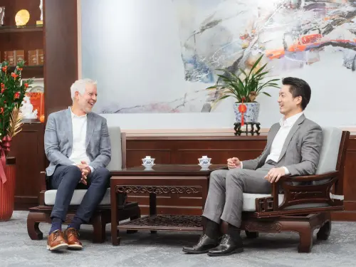 正式與新壽分手！蔣萬安曬與輝達副總合照　曝明年簽約時間
