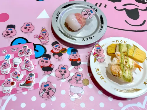 ▲左起：《褲褲兔》泡棉貼紙、造型插卡、褲褲兔鮪魚萩餅、炙燒羅勒派對3貫組。（圖／記者蕭涵云攝）