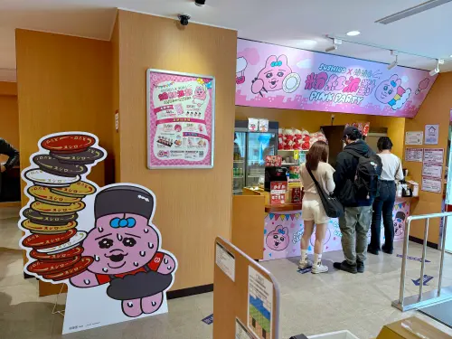 ▲壽司郎台北中華路店有褲褲兔店長坐鎮。（圖／記者蕭涵云攝）