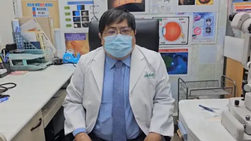 ▲達特楊眼科聯盟執行長洪啟庭分享一個特殊案例，上班族騎摩托車時，戴上全罩式安全帽，蜜蜂還是從極小的空隙中鑽入，並刺傷眼睛。（圖／達特楊眼科聯盟提供）