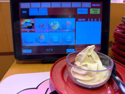 ▲壽司郎隱藏新菜「開心果霜淇淋」60元。（圖／記者蕭涵云攝）